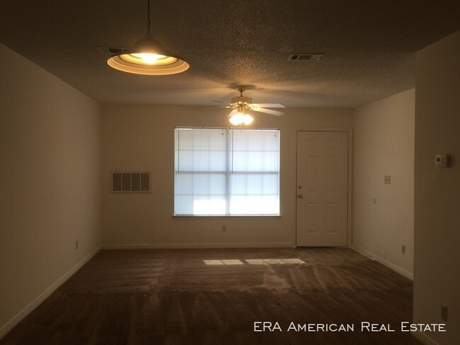 Building Photo - Bradford Place Apartments!