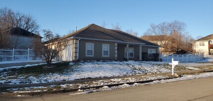 Building Photo - 3 bd, 2 ba house in SW Katy Lake Estates subdivision, fenced, w/d included, corner lot