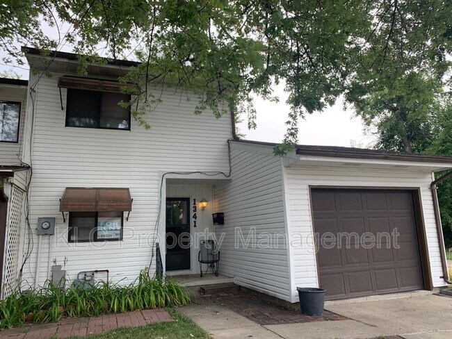 Building Photo - 1341 Stewart St