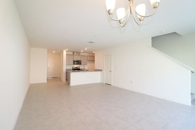 Building Photo - 3/2.5/1 Town Home with community pool!