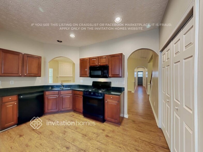 Building Photo - 527 Gables Ct