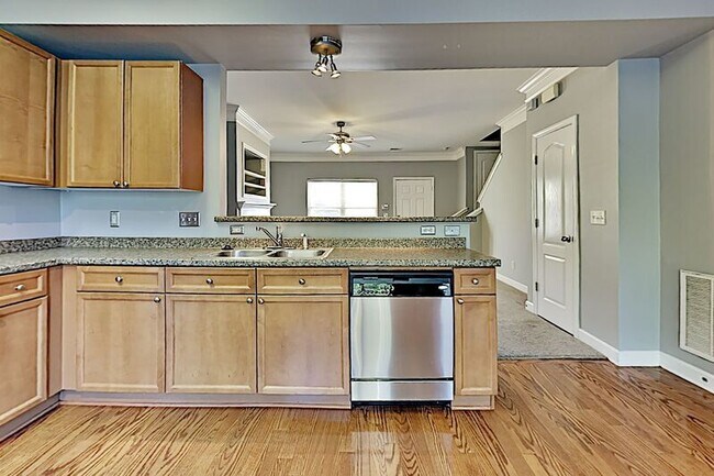 Building Photo - 735 Tulip Grove Rd