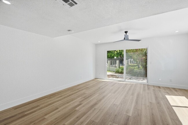 Building Photo - 122 S Hardy Dr