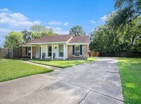 Building Photo - 226 Pecan Dr