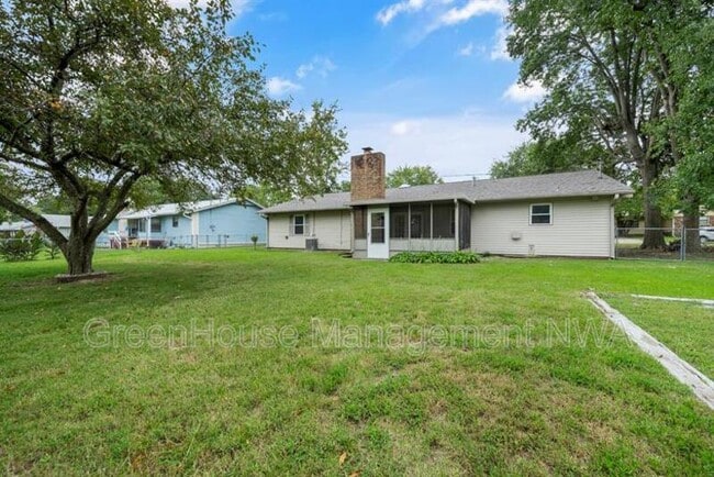 Building Photo - 2101 W Tulsa St