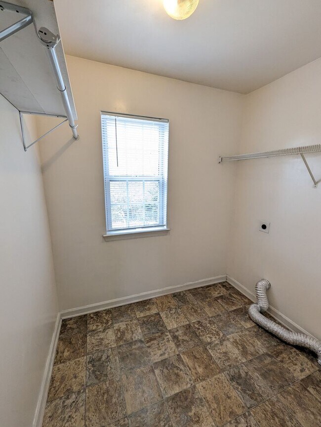 Building Photo - 204 Burgandy Rd, Williamsburg VA 23185