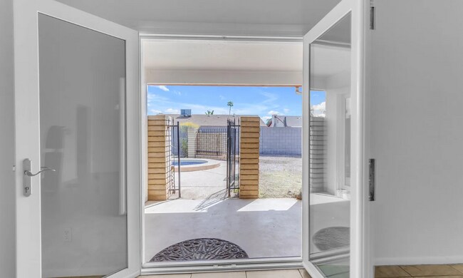 Building Photo - 2935 S Mollera