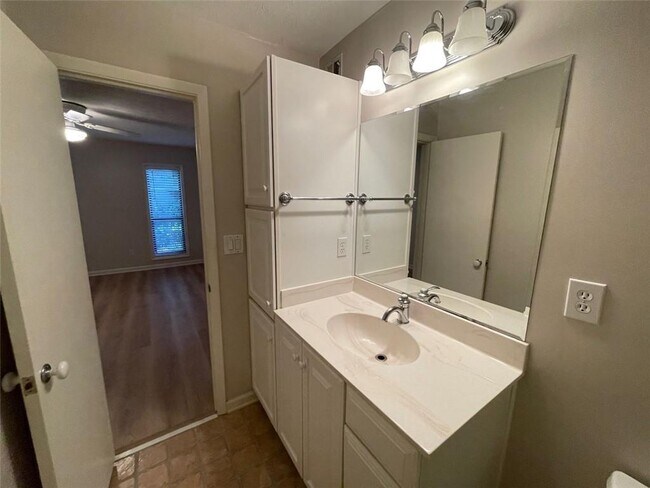 Building Photo - 1510 Wynnes Ridge Cir SE