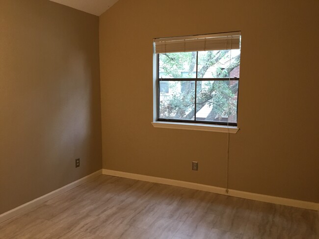 2nd bedroom canopy view of the trees - 1103 Dulles Ave