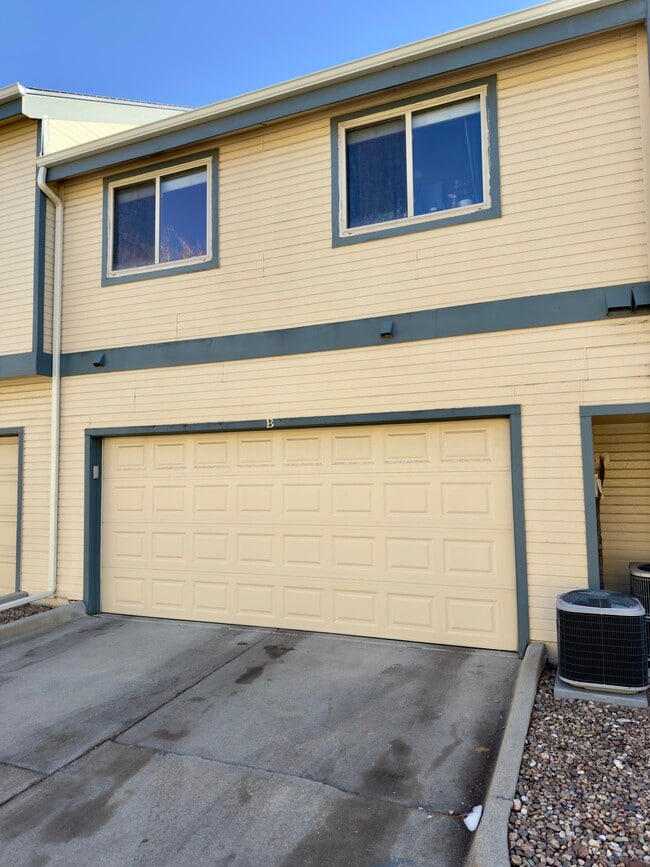 Building Photo - 8774 Allison Dr
