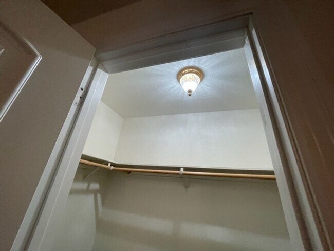 Building Photo - 1825 Stokes St