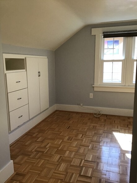 Second story bedroom - 535 Prescott St