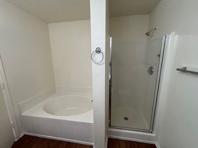 Building Photo - 1 Story Home in Crowlley with Community Pool