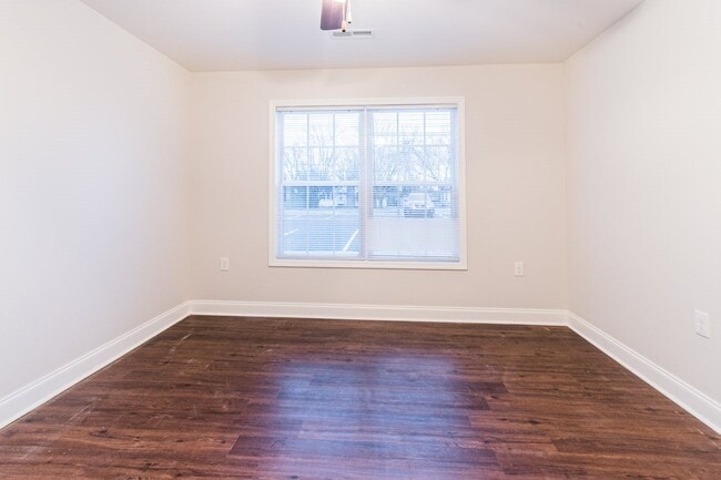 Building Photo - 467 Glen Lily Rd