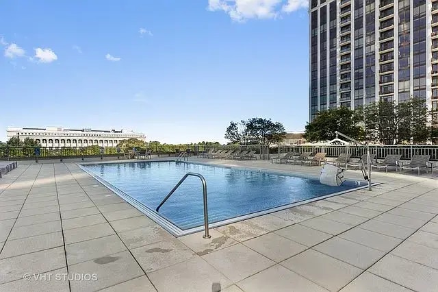 Building Photo - 1235 S Prairie Ave