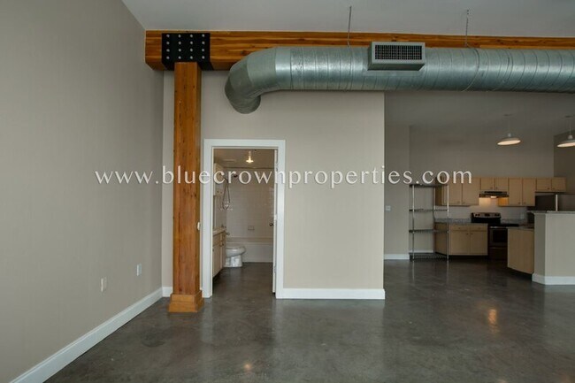Building Photo - 2502 Live Oak St