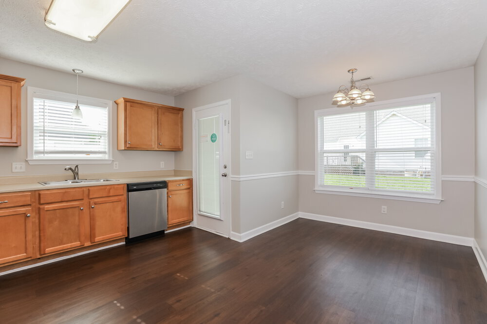 Building Photo - 1516 Beaconcrest Cir