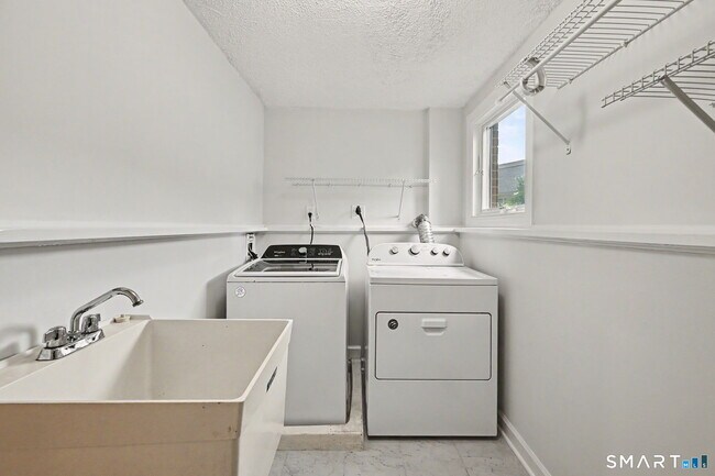 Building Photo - 123 Harbor Dr