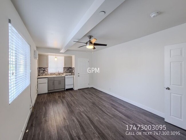 Building Photo - 1215 1/2 Dewey Ave-