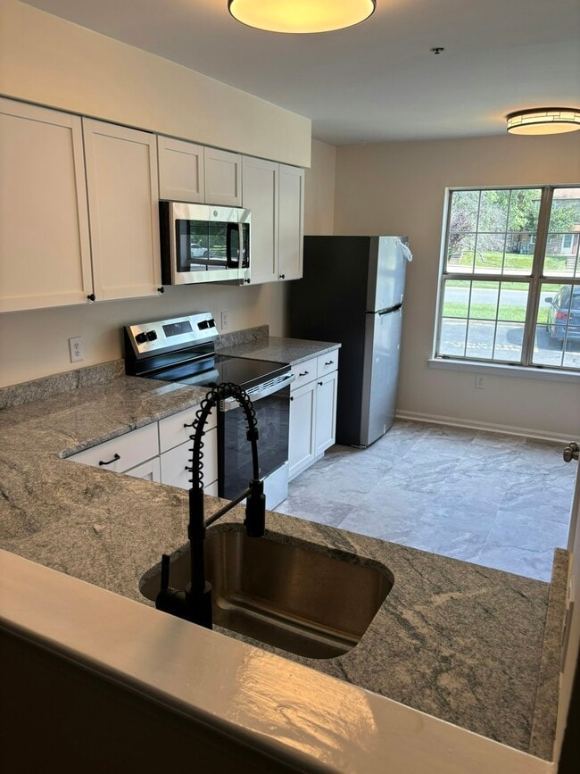 Building Photo - 307 Cobble Creek Curv