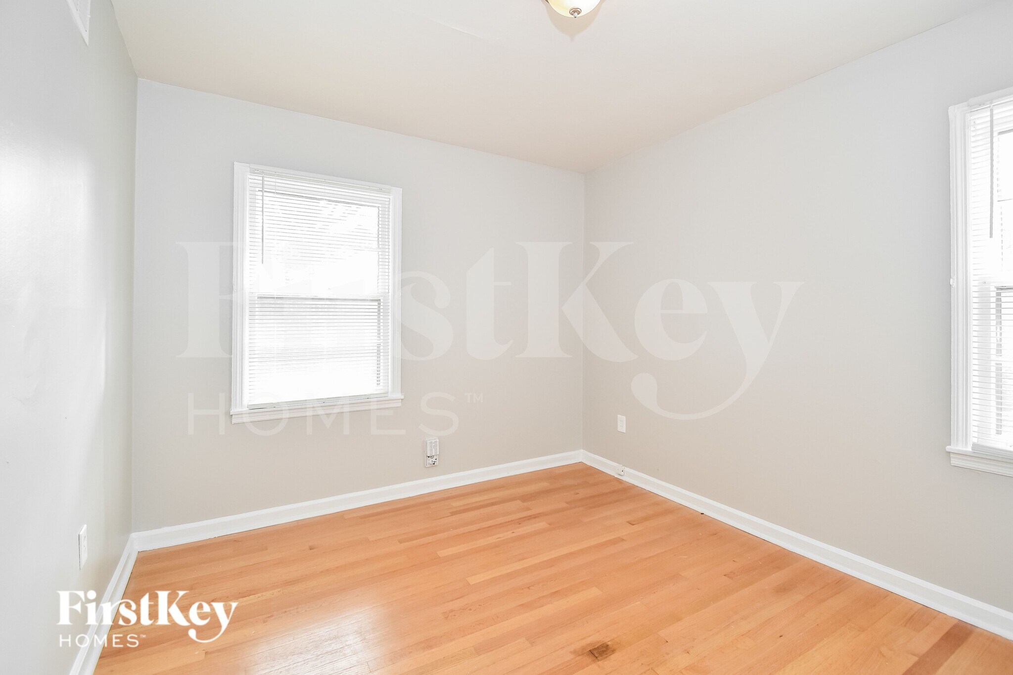 Building Photo - 1458 S White Station Rd