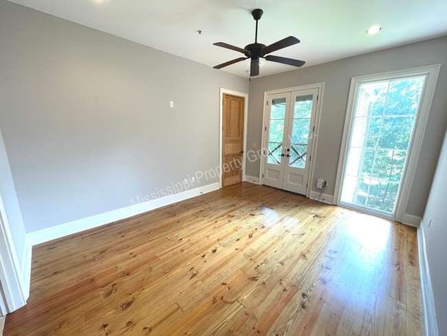 Building Photo - 3BR/3BA For Rent
