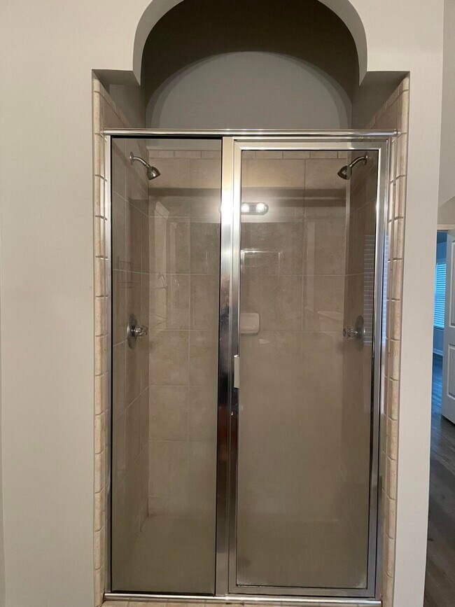 Building Photo - 527 Telegraph Dr