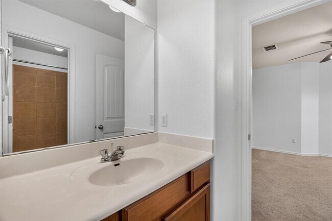 Building Photo - 2627 Garlic Creek Dr