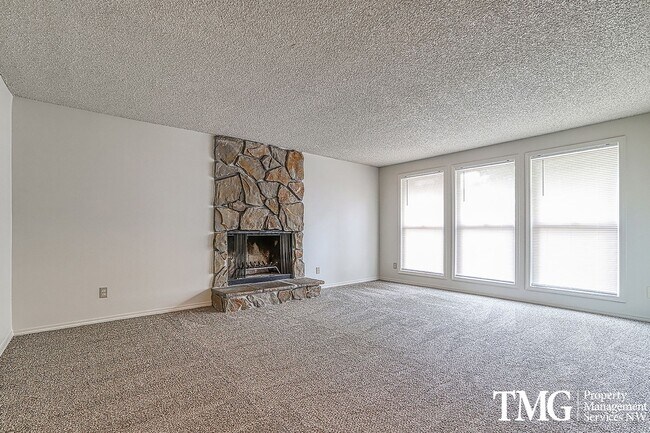 Building Photo - Fully Renovated 3 Bed 2 Bath Home in Mount...