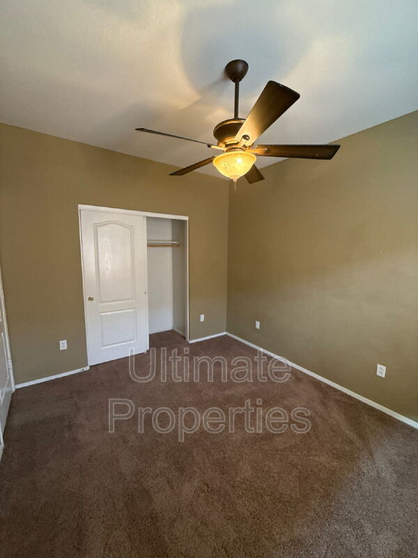 Building Photo - 8207 W Salter Dr