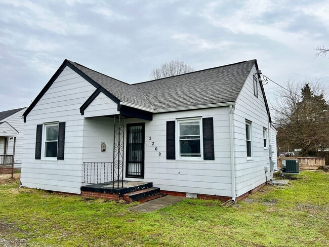 Building Photo - 3209 Chesham St