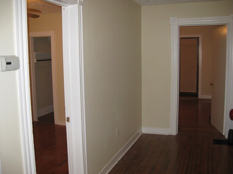 Building Photo - 54 Hartsen St