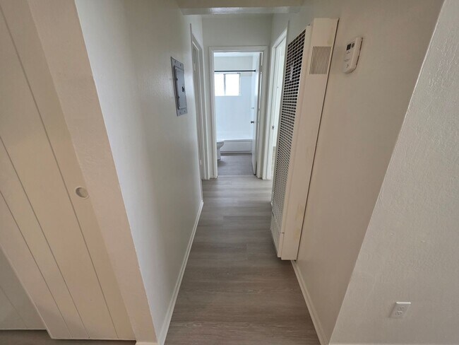 Building Photo - This is a large 2-bdr in a convenient, Fre...