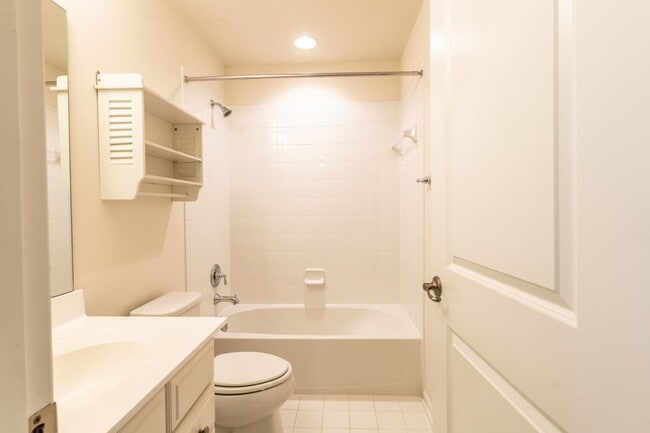 Building Photo - 2023 Verona Ct