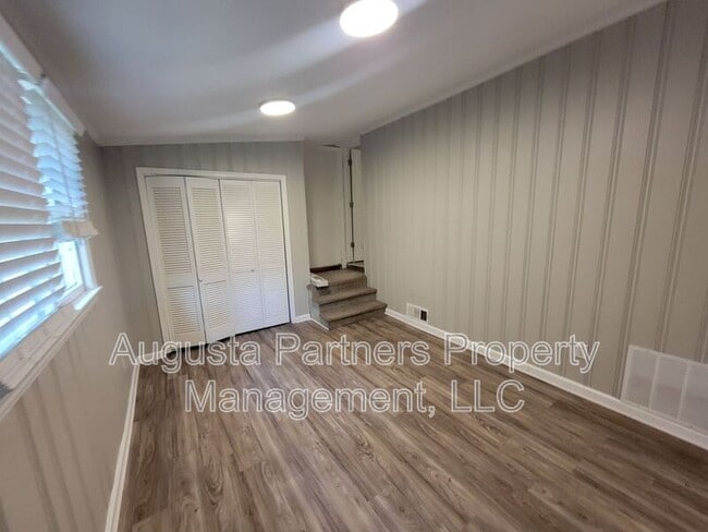 Building Photo - 2034 Trout Dr