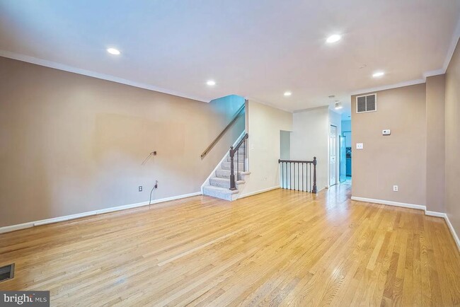 Building Photo - 948 S Rolfe St