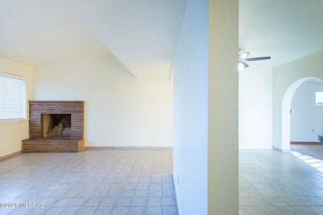 Building Photo - 535 N Cimarron St