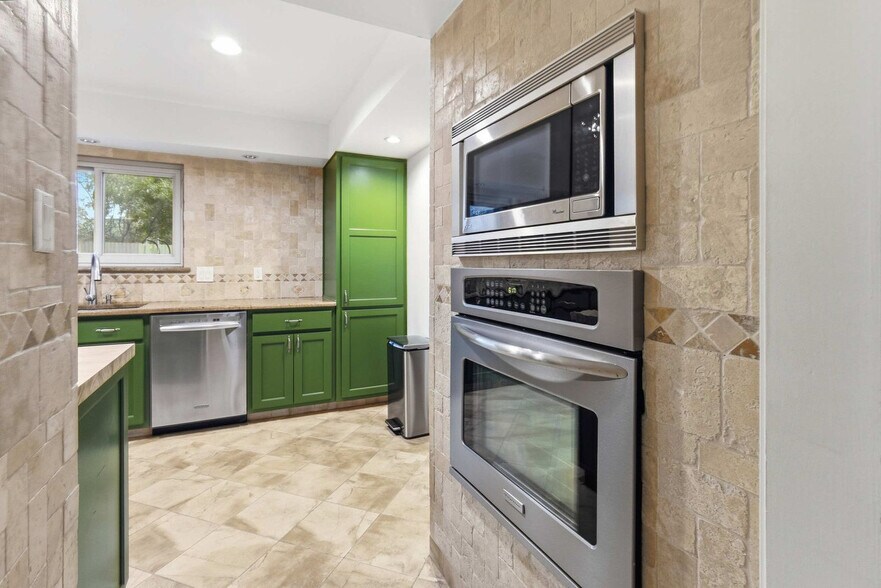 Building Photo - 13303 Southwalk St