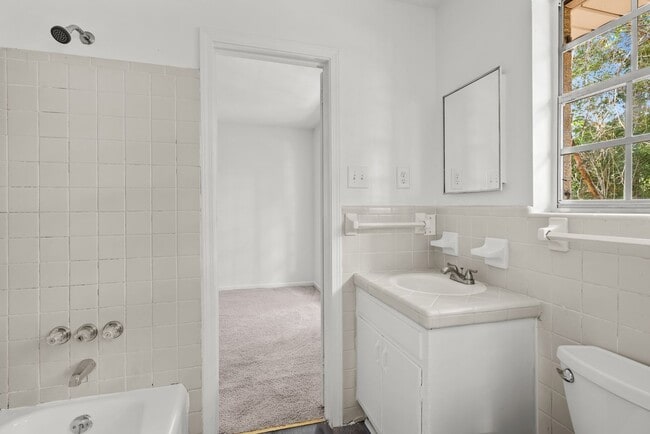 Building Photo - Rare Fully Renovated Center Point Home