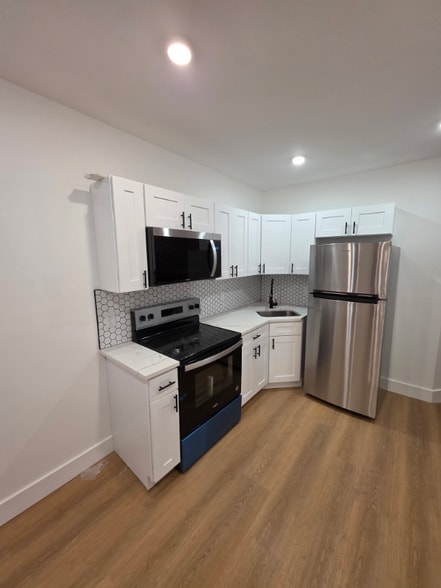 Building Photo - 6330 Saybrook Ave