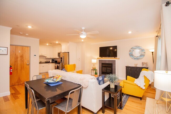 Building Photo - 1008 Tremont St