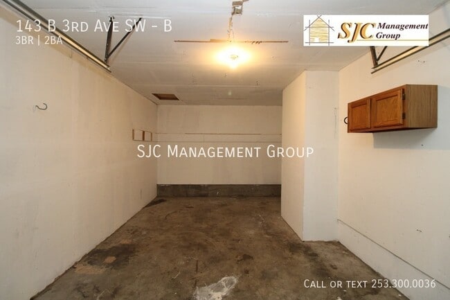 Building Photo - 143 3rd Ave SW