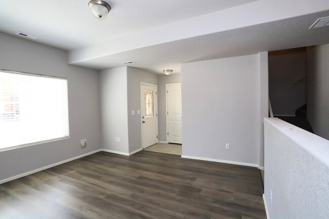 Building Photo - Welcome Home to Comfort & Convenience!