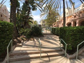 Building Photo - Del Mar Highlands adjacent : Spacious Upgr...