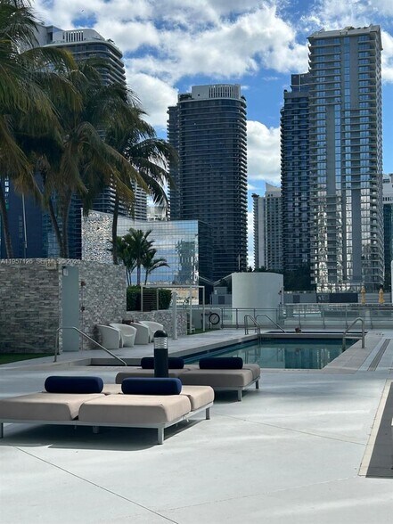 Building Photo - 90 SW 3rd St