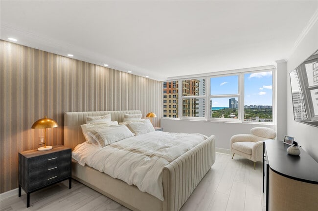 Building Photo - 2030 S Ocean Dr