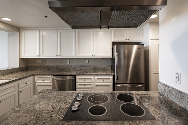 Building Photo - 140 The Village