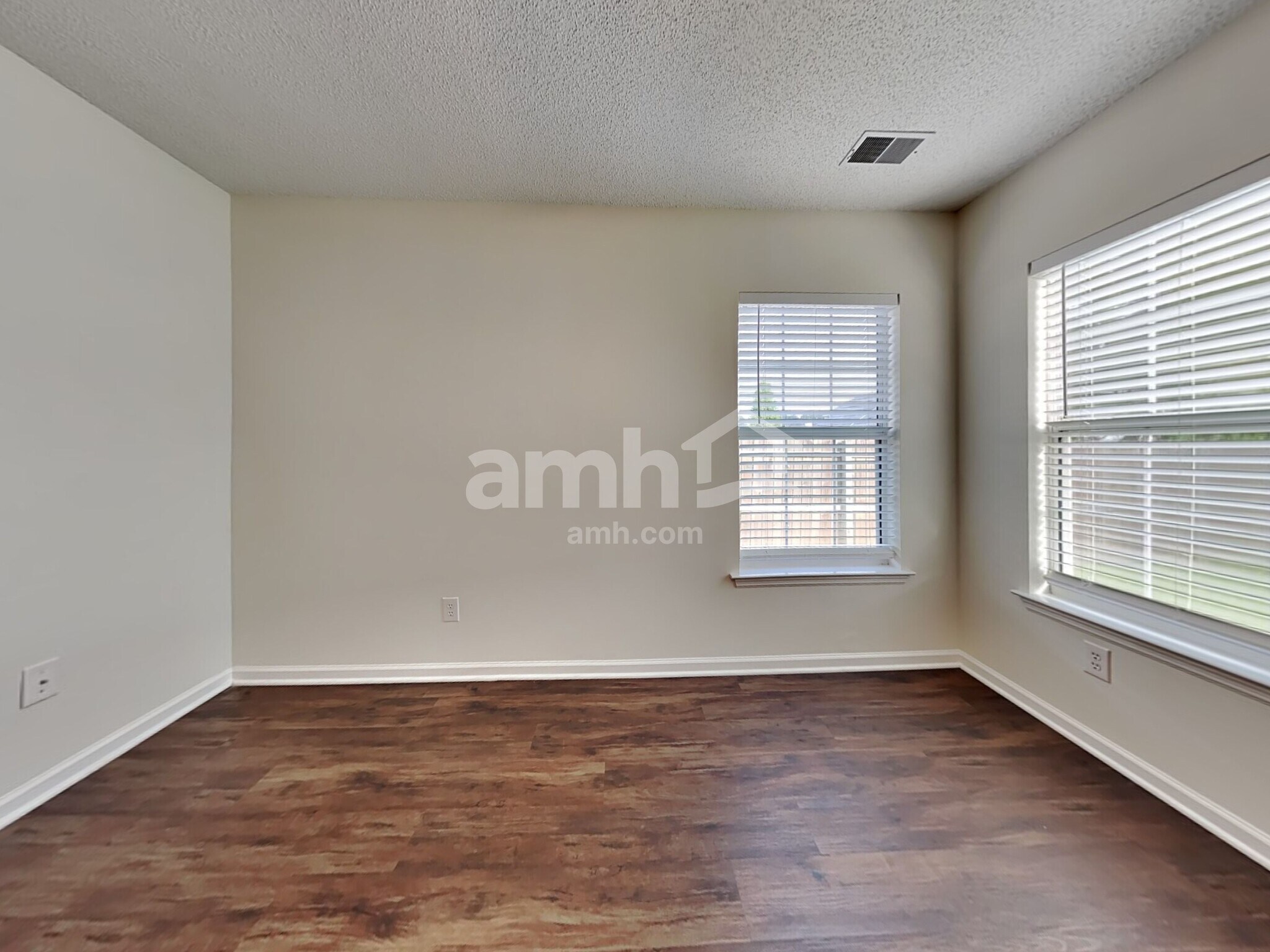Building Photo - 114 Blue Jasmine Ln