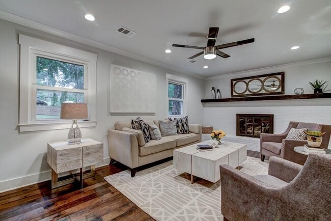 Building Photo - 260 Moonshadow Ct