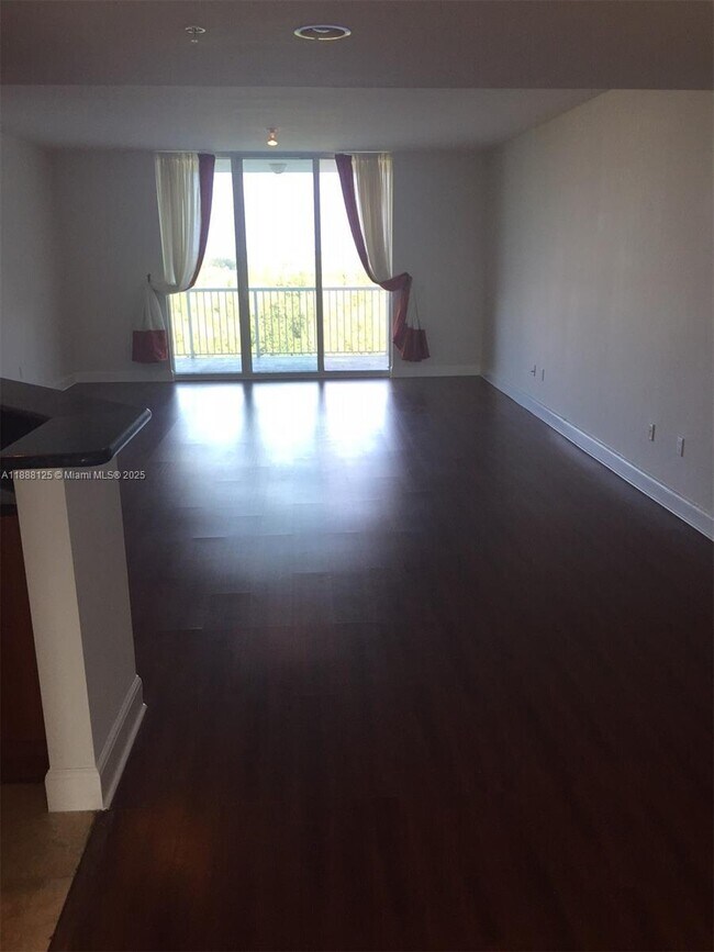 Building Photo - 15051 Royal Oaks Ln